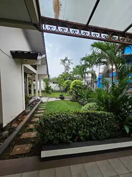 Rumah di sayap jalan pahlawan