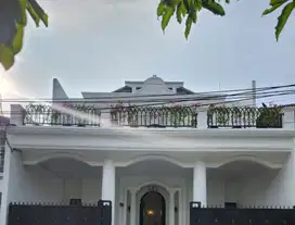 Rumah Jual,Furnish cantik area bagus di Pondok Indah, Jakarta Selatan