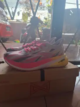 SEPATU RUNNING ARDILES NFINITY FLAS ABU ABU MERAH MUDA SIZE 38