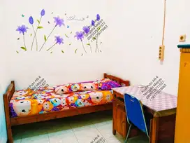 Kost Kos Putri Mahasiswi Karyawati AC Ubaya Rungkut Pandugo MERR