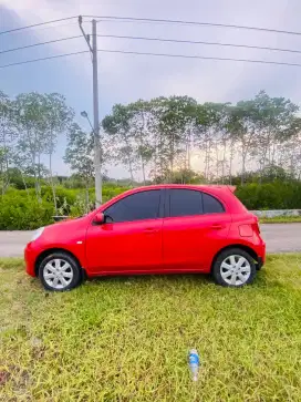 Nissan march 1.2 (4×2) M/T tahun 2013