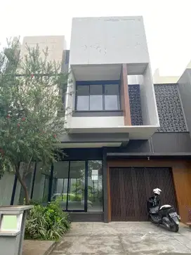 Dijual Rumah 2 Lantai di Suvarna Sutera Masih Baru Belum Dihuni