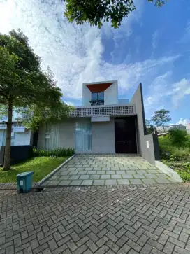 DIJUAL VILLA BATU full furnished 4 lantai BU (BUTUH UANG) SECEPATNYA