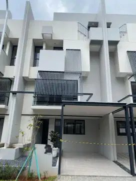 Rumah baru di Tabebuya BSD City Tangerang siap huni