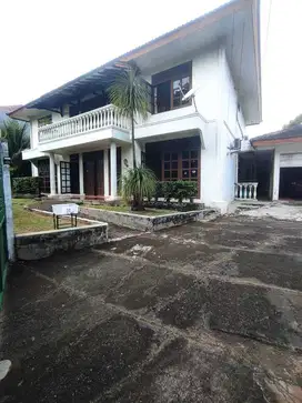 DIJUAL RUMAH 2 LANTAI SIAP HUNI DI KEBAYORAN LAMA JAKARTA SELATAN