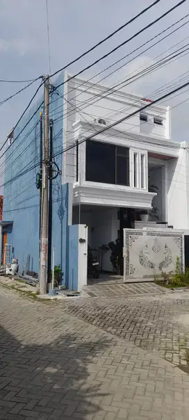 Rumah strategis