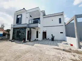 Townhouse Mewah Cantik di Nusukan Solo Bonus Kanopi  (Dr)