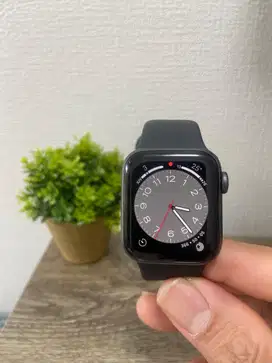 Aplle watch 4 40mm warna grey