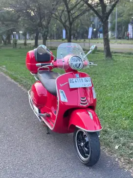 Piaggio Vespa GTS 150 i-Get ABS 2019 ( Rosso Dragon Red )