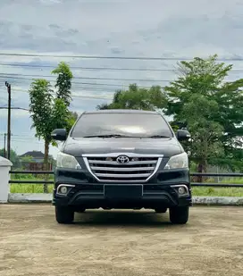 Toyota Innova 2.0 V Luxury AT 2014