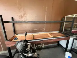 Meja panjang untuk usaha