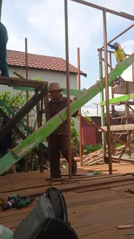 tukang kayu / batu