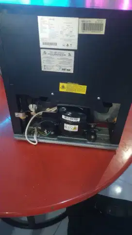 Jasa servis AC kulkas frezer showcase mesin cuci dan bongkar pasang AC