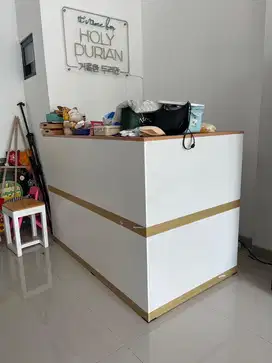 Dijual meja kasir cafe restoran masih super bersih seperti baru
