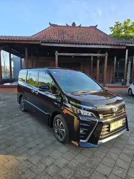 TOYOTA Voxy 2.0 AT