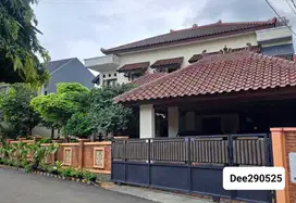 DIJUAL Rumah Hook 3 Lantai di Komplek Perum Jatiwaringin