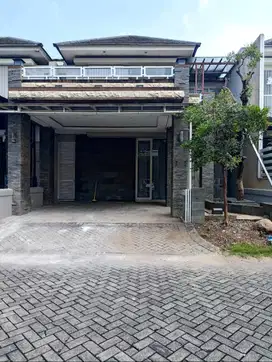 Rumah Minimalis Mewah Furnish Royal Residence Wiyung