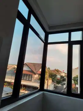 Dekorasi sticker kaca film perumahan gedung bangunan etalase stiker