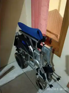 Kursi Roda Lipat
