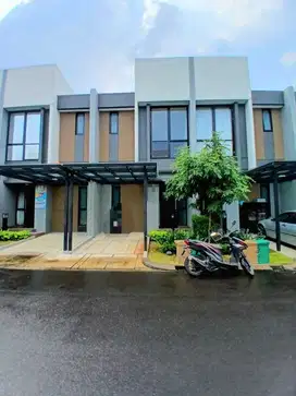 Rumah 2 Lantai Semi Furnish di Cluster Magenta, Summarecon Bks