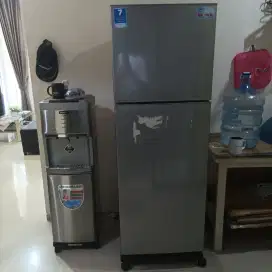 Kulkas 2 Pintu Merk Aqua