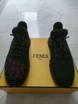 Sepatu pria Fendi size 45