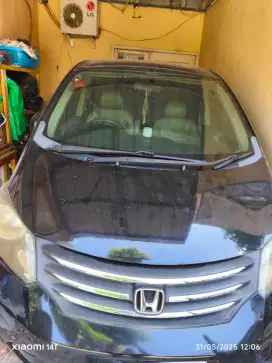 Honda Freed di jual cepat kondisi masih bagus