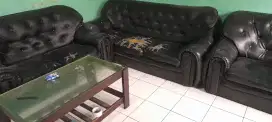 1 set sofa besar dan meja