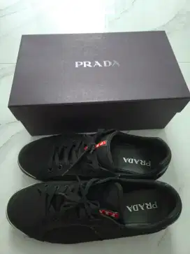 Sepatu Prada size 45
