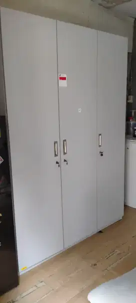lemari 3 pintu 3 konci
