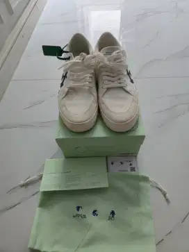 Sepatu Off White size 45