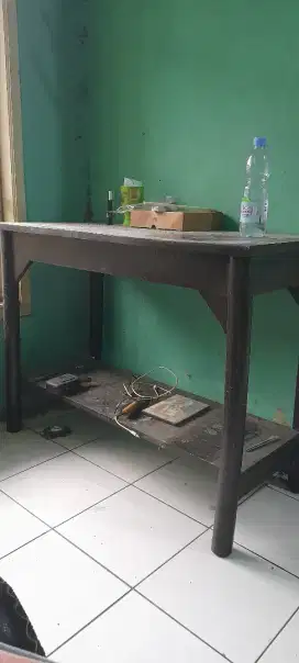 Meja serbaguna kuat