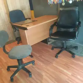 Meja dan kursi kantor