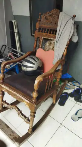 Kursi goyang jati