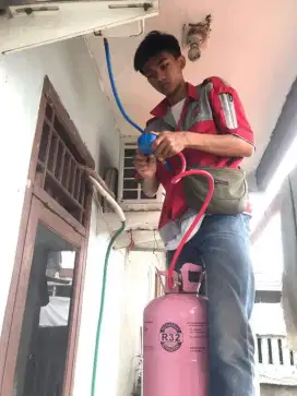 Jasa servis AC kulkas frezer showcase mesin cuci dan bongkar pasang AC