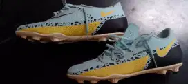 Dijual cepat sepatu sepak bola