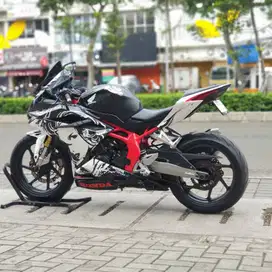 HONDA CBR 250RR NON ABS HITAM 2018 KM 15K PAJAK ON SUPER GRES
