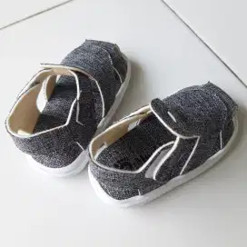 Sandal bunyi anak 2 tahun