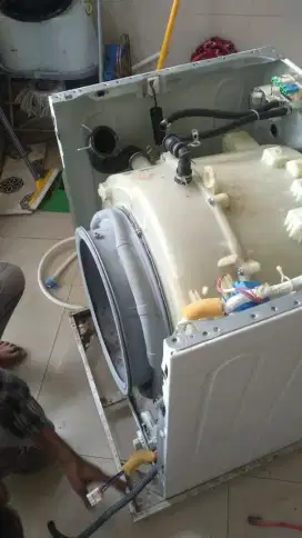 Jasa servis AC kulkas frezer showcase mesin cuci dan bongkar pasang AC