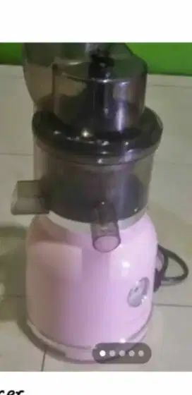 Slow juicer praktis buat sayur dan buah.bisa terpisah air nya