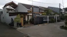 Di jual rumah luas terawat dalam komplek di pondok gede