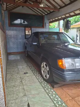 Mercedes-Benz E230 1990 Bensin