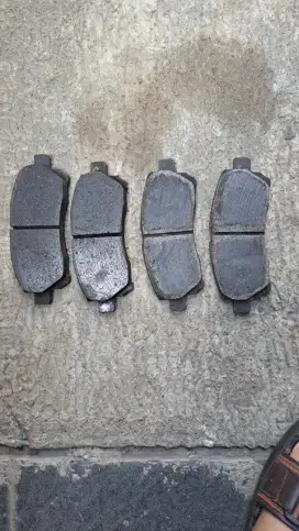 kampas rem depan merk daihatsu akebono