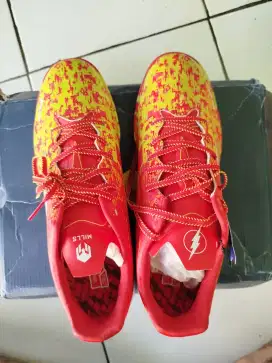 Sepatu Futsal Mills