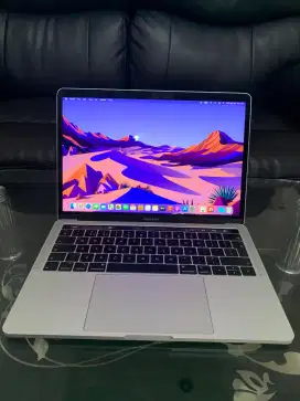 MacBook Pro 2018 Retina Display 13 inch Intel Core i7 RAM 16/2TB