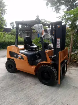 Forklift 3 Ton 2020 Caterpillar siap kerja