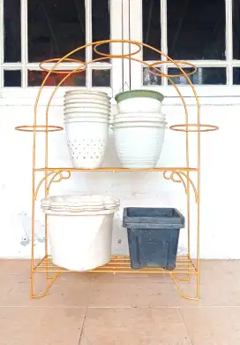 Pot dan Rak tanaman Bekas