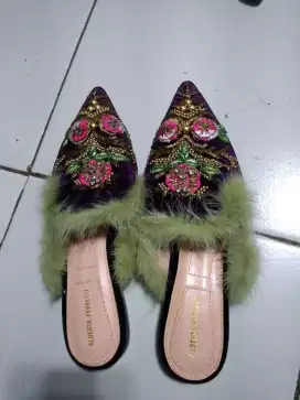 Sepatu slop  UK 37