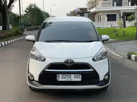 Toyota Sienta V 1.5 CVT 2016 DP 20JT!!