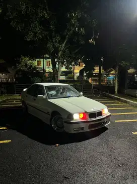 BMW E36 318i tahun 1992